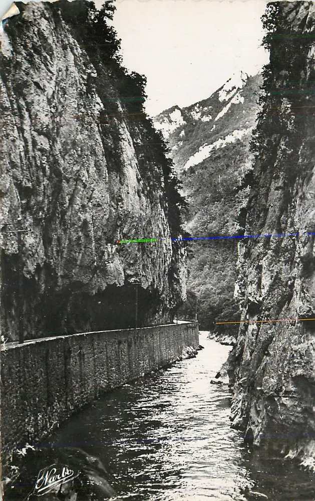 Gorges du Verdon — vue du canyon avec rivière et route — éditeur Warls - Recto