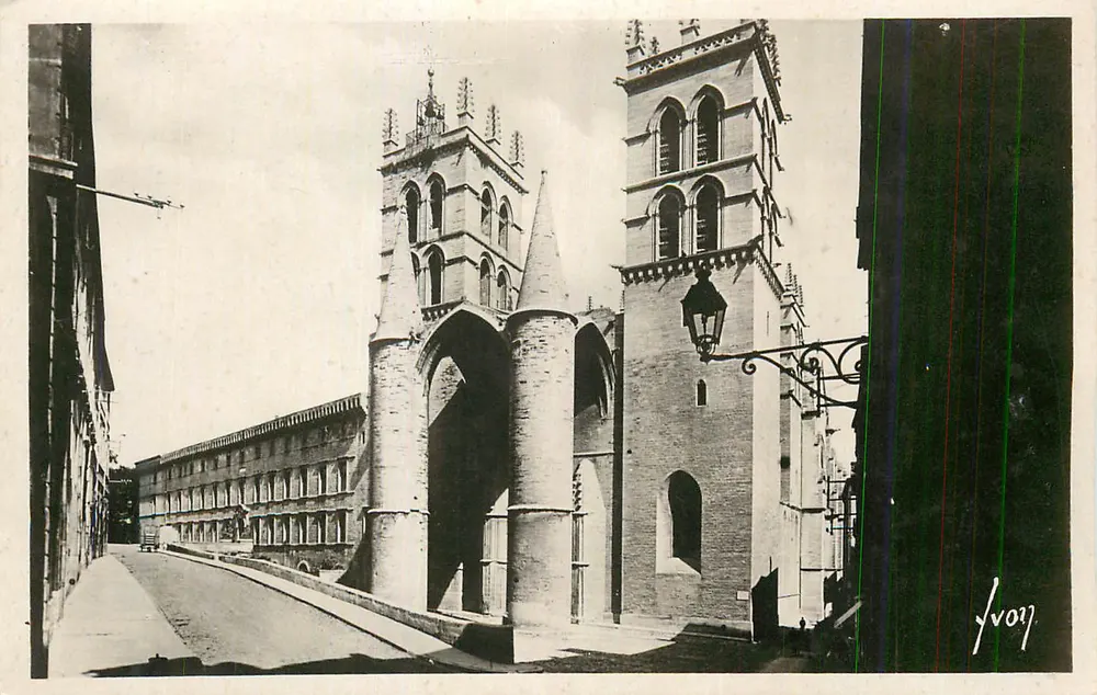 Kathedrale Saint-Pierre von Montpellier — Ansicht der Türme und der Arkade — Verlag Ivory, Nr. 207 - Vorderseite