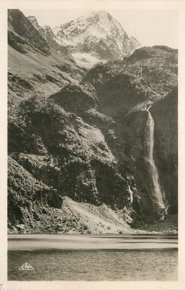 Cachoeira e montanha nevada — Editor A.P. — Número de série ilegível - Frente