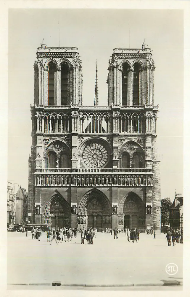 Notre-Dame de Paris — fachada e roseira — STL - Frente