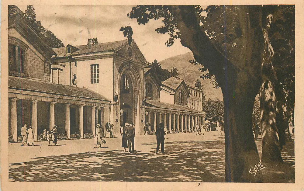 Place du Château — Hôtel de Ville — Éditeur E. Lebeau, n° 34 - Frente