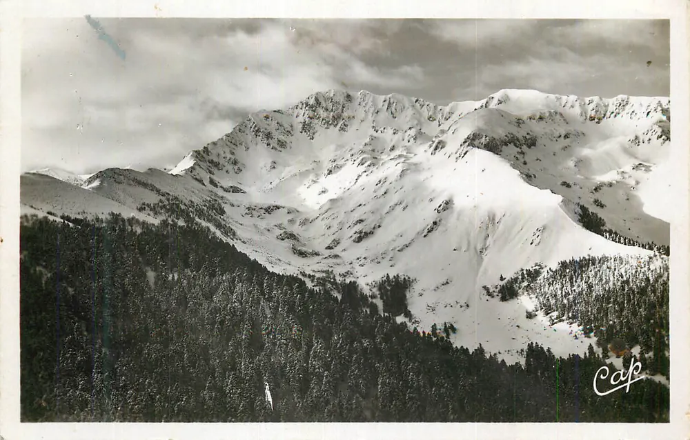 Montanhas nevadas — floresta embaixo — editor 'Cap' n° 103 - Frente