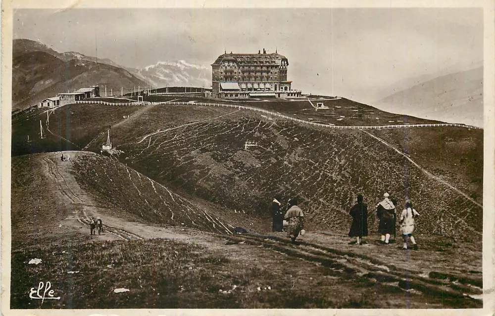 Hotel do Mont-Blanc — vista panorâmica — Elfe - Frente