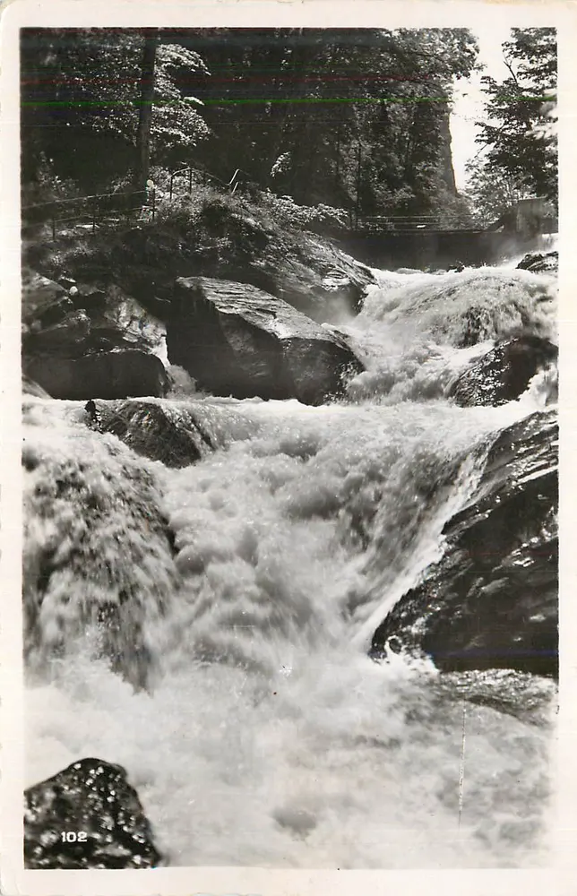 Cachoeira — vista natural — série 102 - Frente