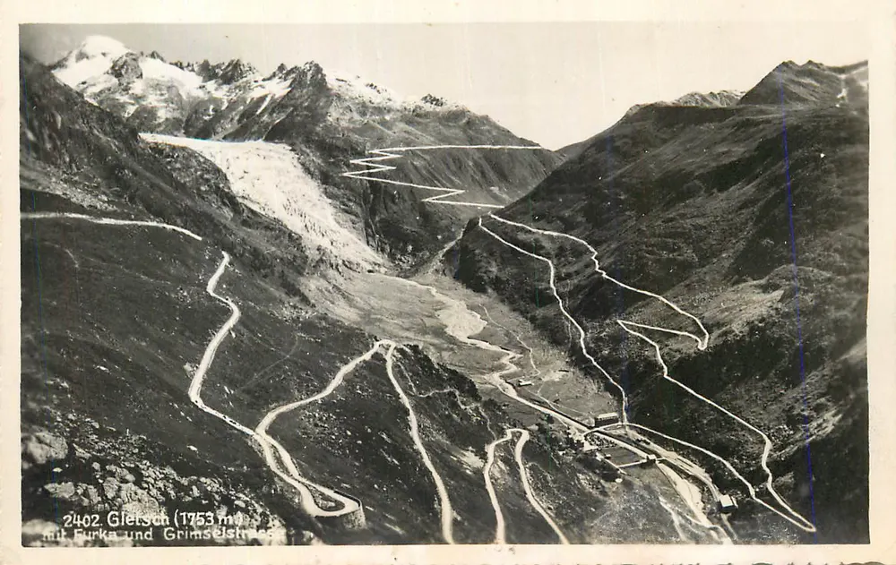 Gliersch — widok na lodowiec z serpentynowymi drogami — 2402 Gliersch (1753 m) mit Furka und Grimselstrasse - Awers