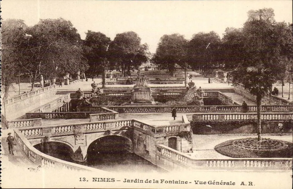 Nîmes — Jardin de la Fontaine — Vue Générale — A.R. — n°13 - Recto