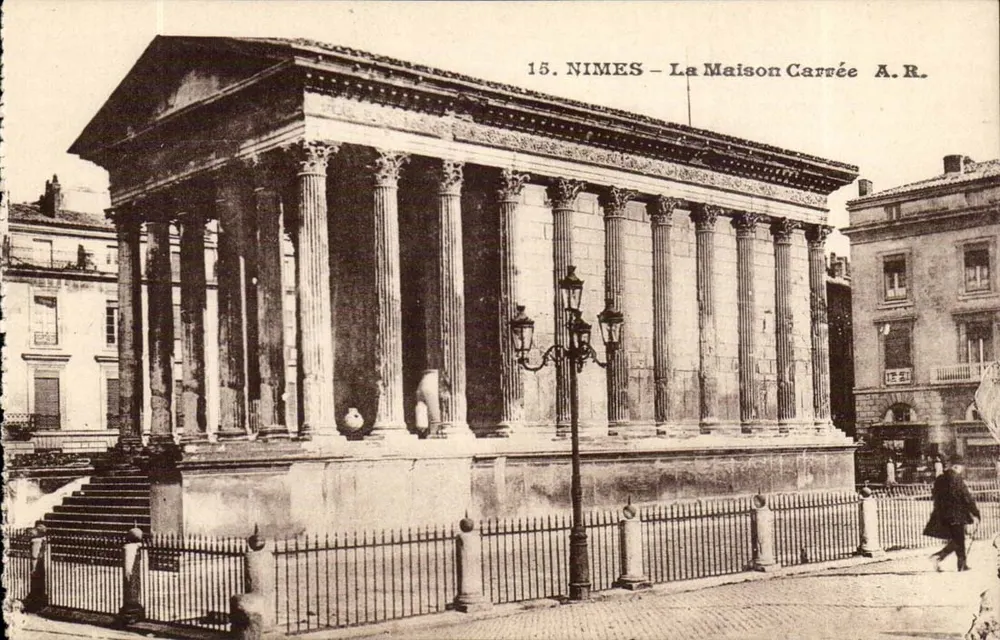 Nîmes — A Maison Carrée — A.R. n°15 - Frente