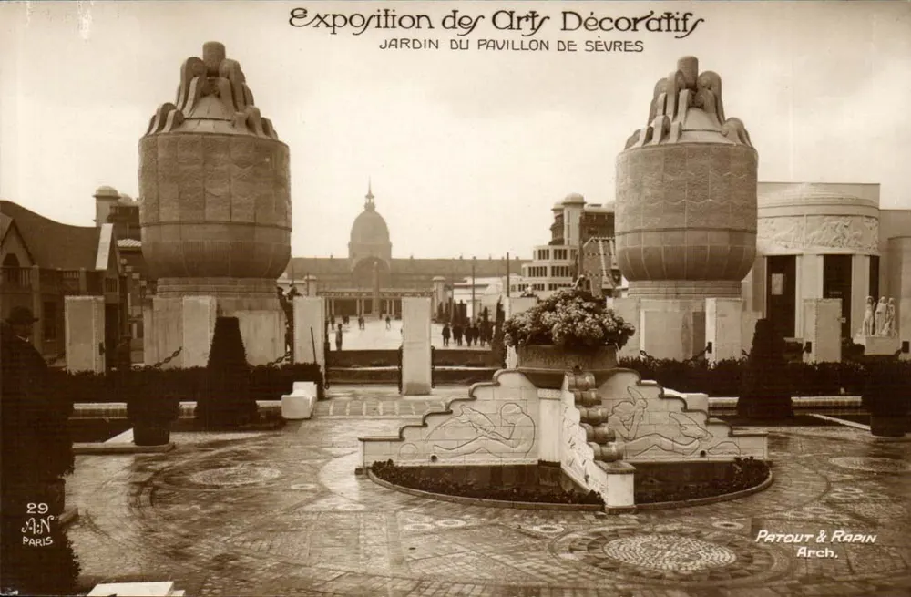 Ausstellung der dekorativen Künste — Garten des Pavillon de Sèvres — Patout & Rapin Architekten - Vorderseite