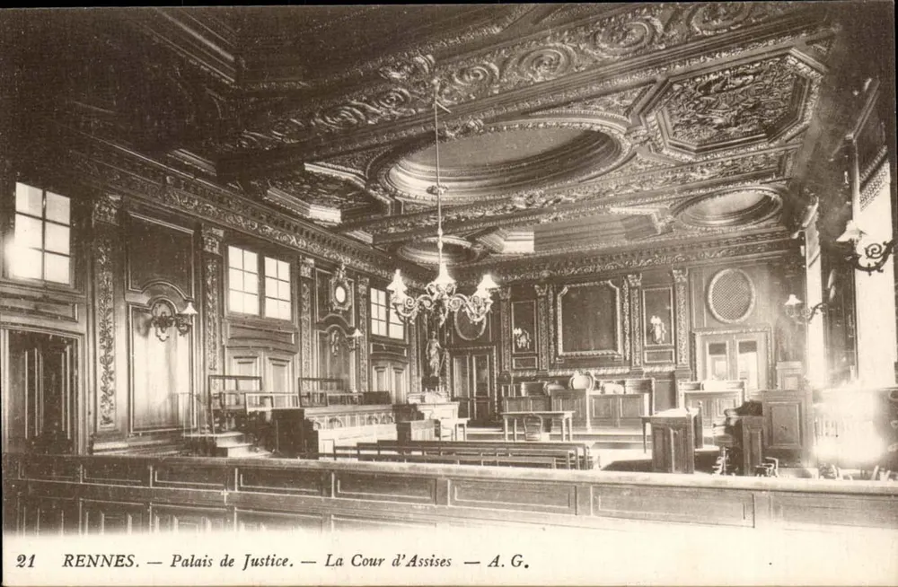 Rennes — Palácio de Justiça — La Cour d'Assises — A.G. - Frente