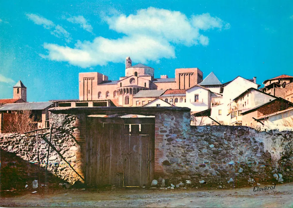 Claverol — Ansicht des Dorfes mit romanischer Kirche — Claverol - Vorderseite