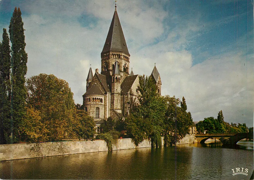 Igreja de São Pedro de Tournai — vista sobre o canal — editor IRIS - Frente