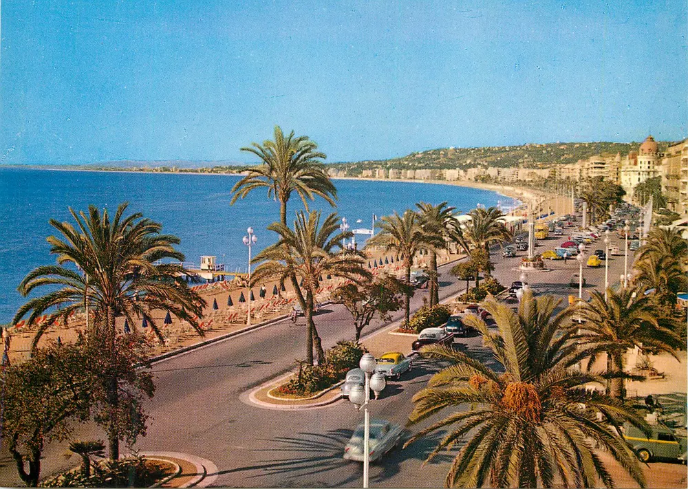 Vista da Promenade des Anglais em Nice — editor não visível - Frente
