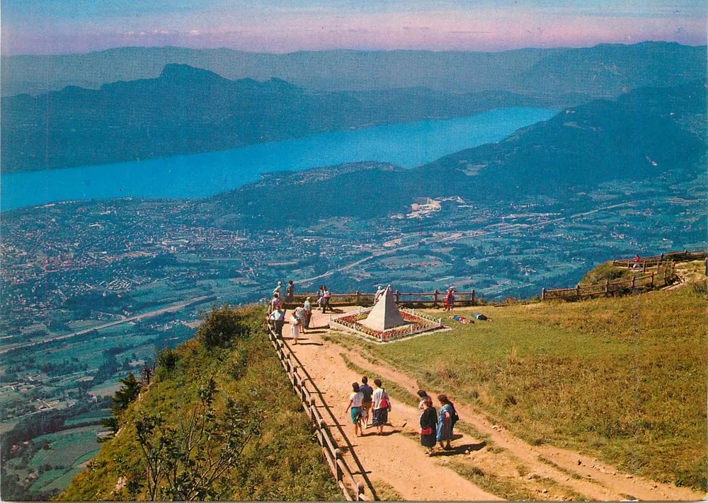 Vista panorâmica do lago de Genebra — Mont Salève — editor não visível - Frente