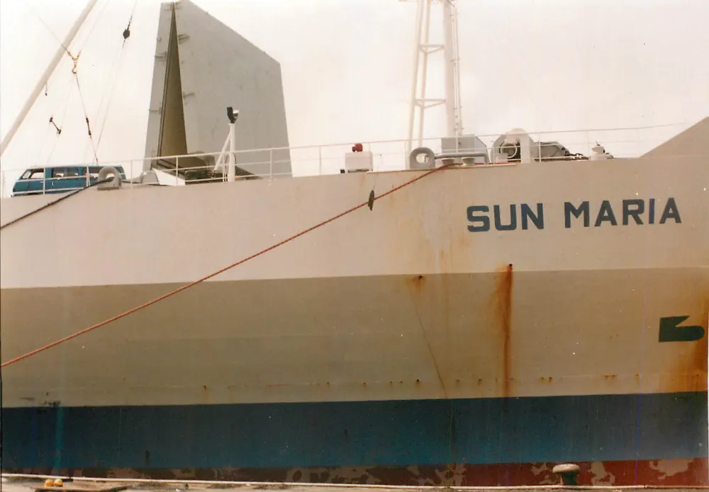 Navire Sun Maria — vue du côté — nom visible en lettres capitales - Recto