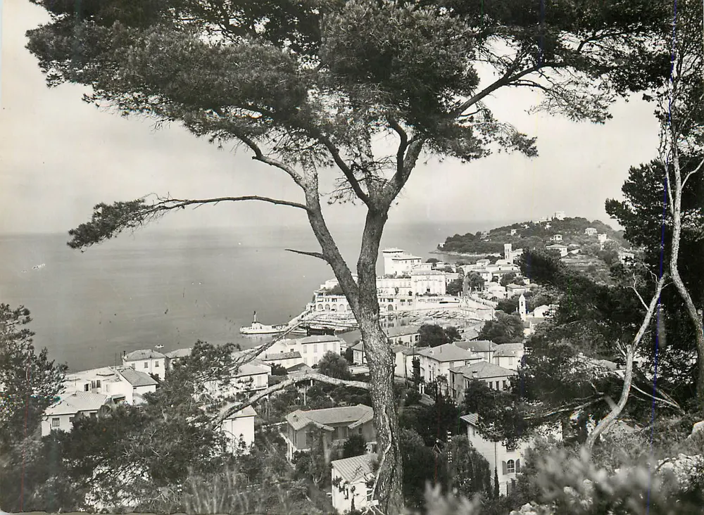 Vista da costa provençal — vista de um promontório — editor não identificado - Frente