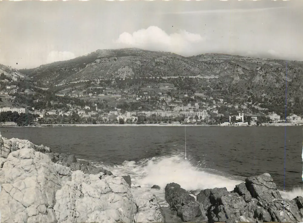 Vista do lago Léman — cidade aos pés das montanhas — editor desconhecido - Frente