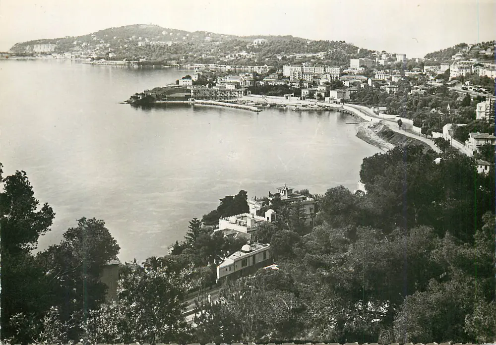 Vista da baía de Cannes — editor não visível - Frente
