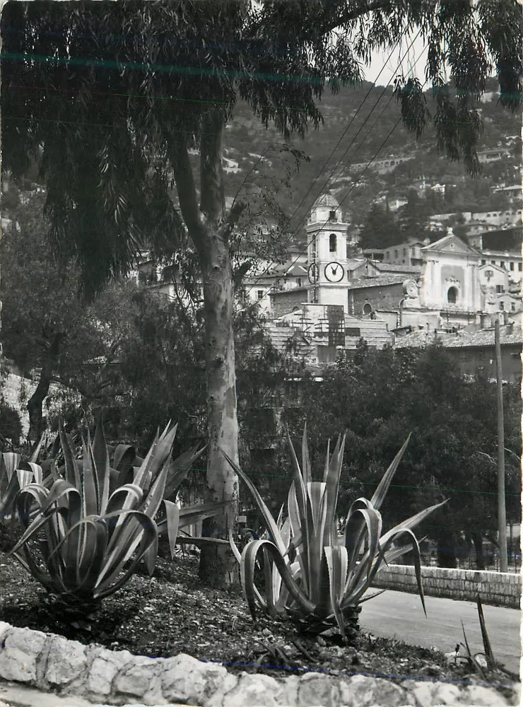 Vista de Mônaco — igreja com sino e agaves — sem editor ou número visível - Frente