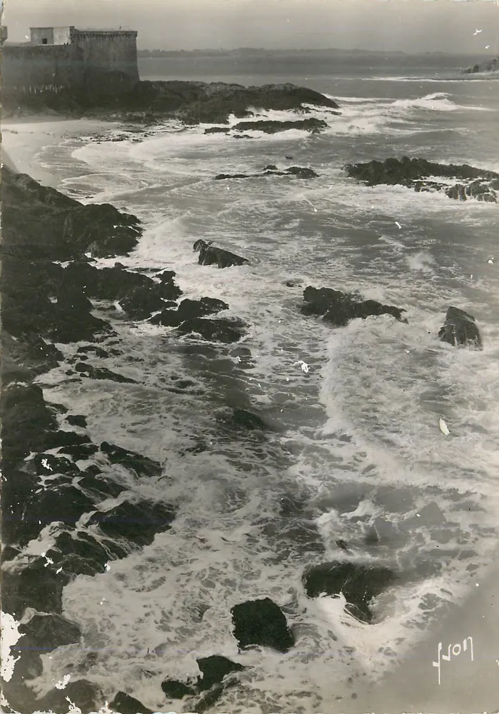 Plage rocheuse à La Rochelle — Forteresse de La Rochelle — éditeur Léon Léon - Recto