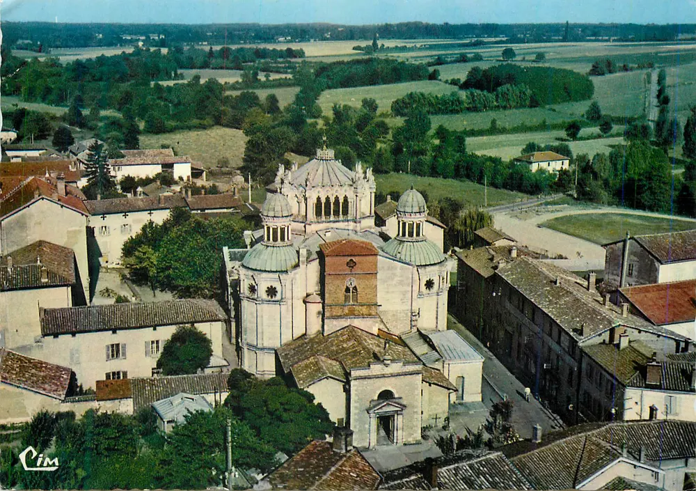 Catedral de São Pedro de Uzès — vista aérea — Cim - Frente