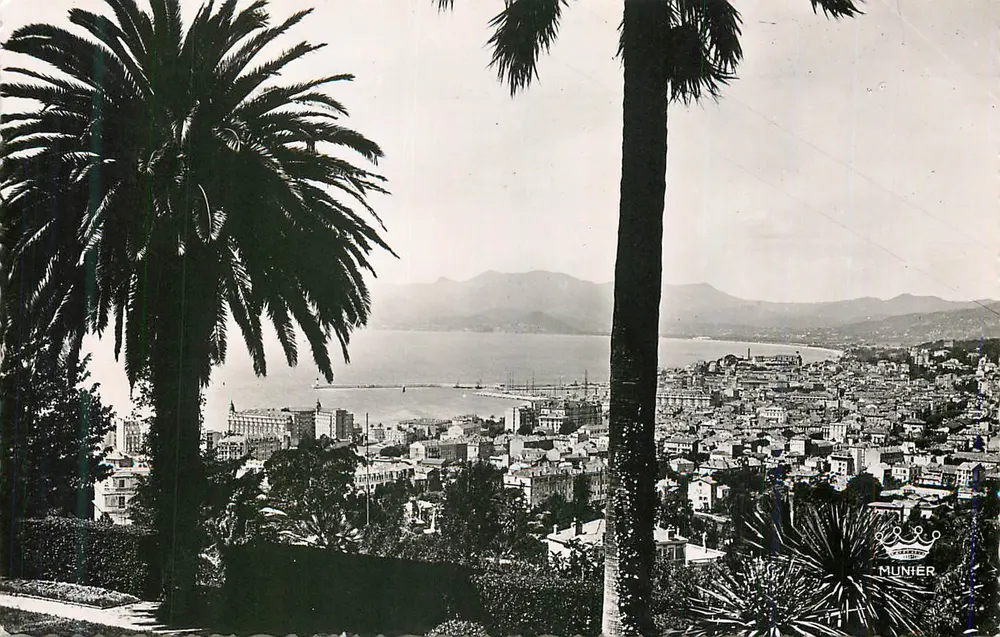 View of the city and the port — Munier - Front