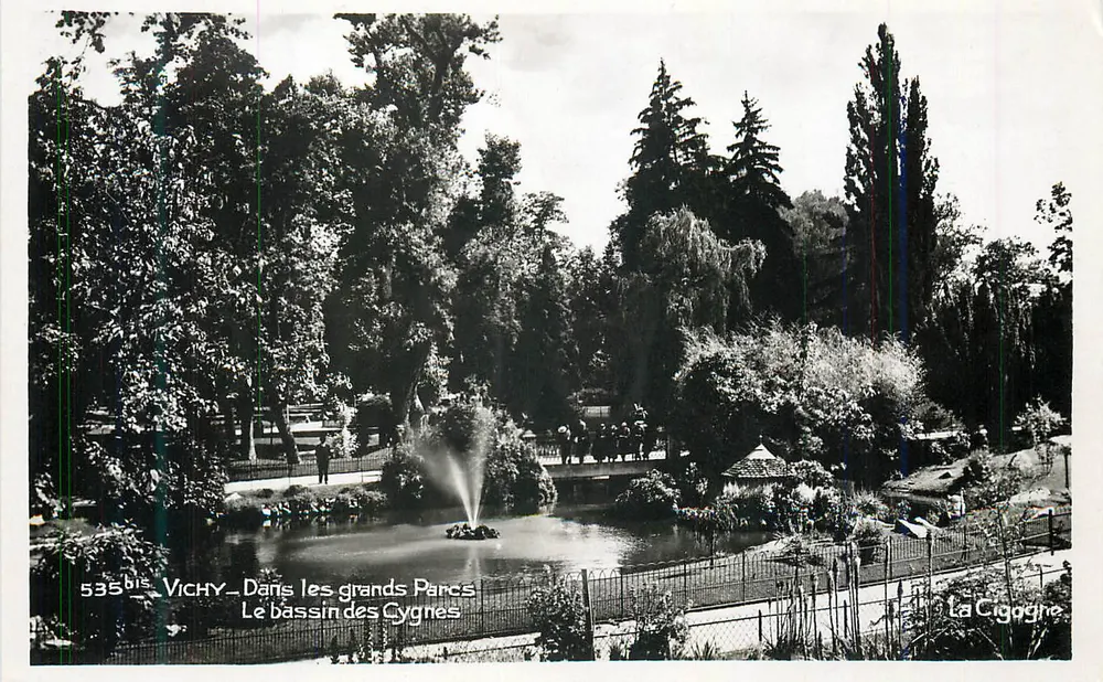 Vichy — Dans les grands Parcs — Le bassin des Cygnes — La Cigogne - Recto