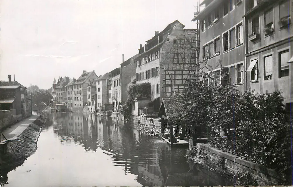 Canal de Strasbourg — vista com casas com colmios — editor não identificado - Frente