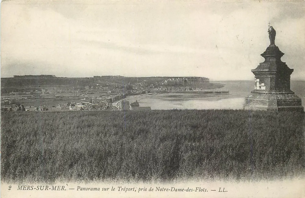 Mers-sur-Mer — Panoramablick auf Le Tréport, vom Denkmal Notre-Dame-des-Flots aus — LL. - Vorderseite