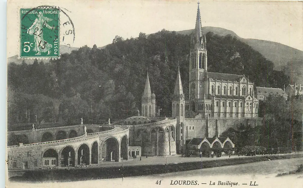 Lourdes — A Basílica — LL. — 41 - Frente