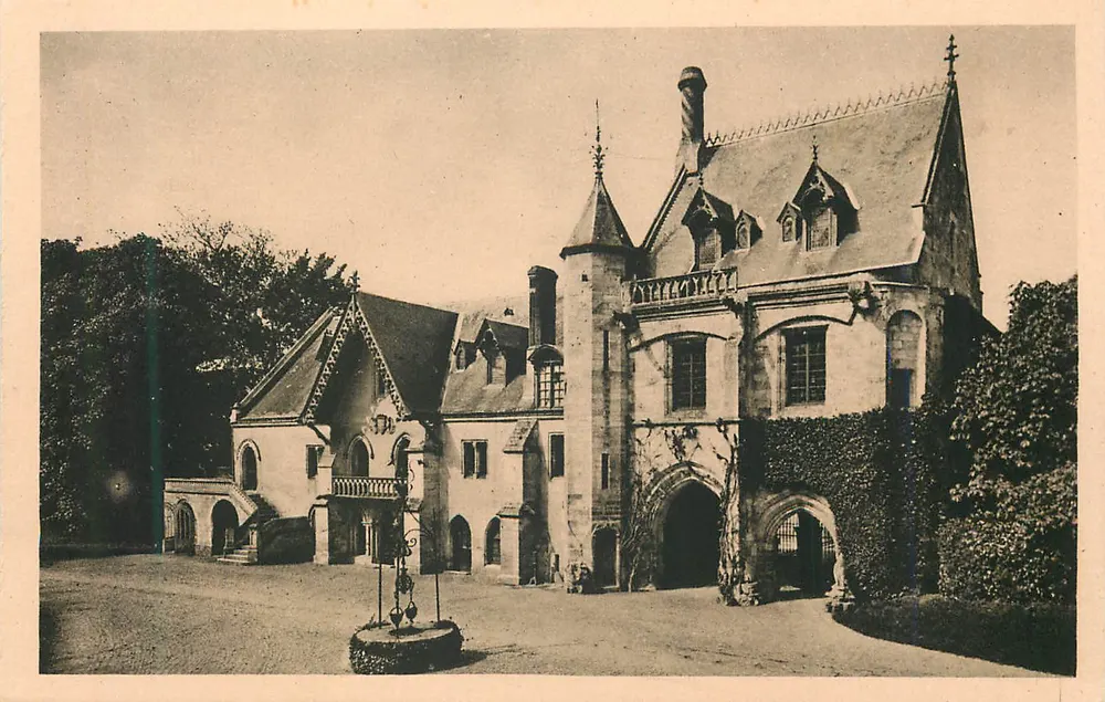 Castelo de Vincennes — vista do parque e da torre — editor não identificado - Frente