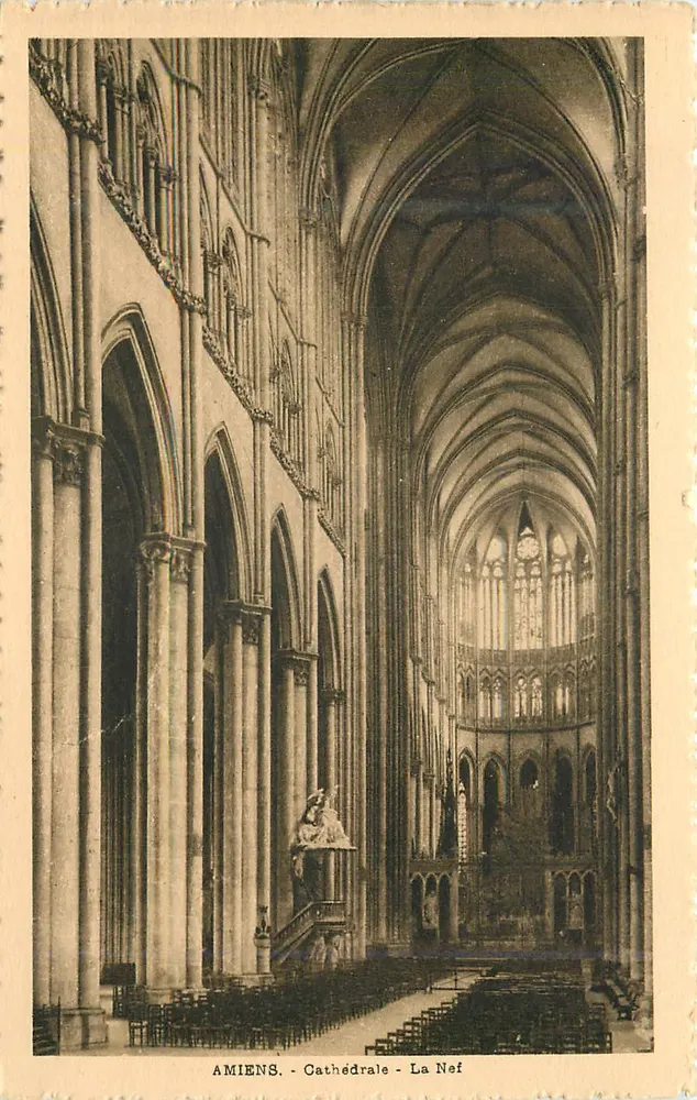 Amiens - Catedral - A Nave - Frente