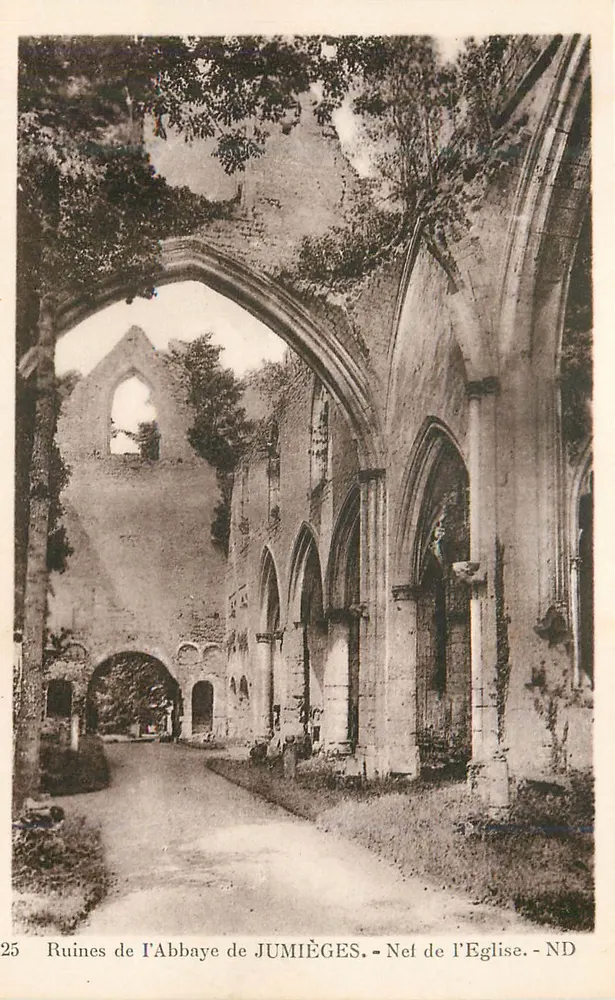 Ruinen der Abtei Jumièges — Kirchennef — ND - Vorderseite