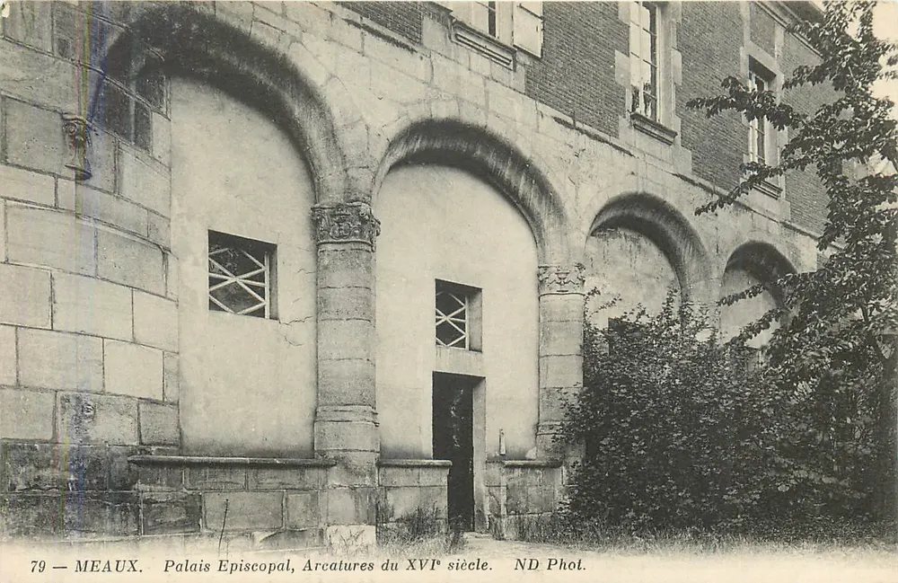Méaux — Palácio Episcopal, arcos do século XVI — ND Phot. - Frente