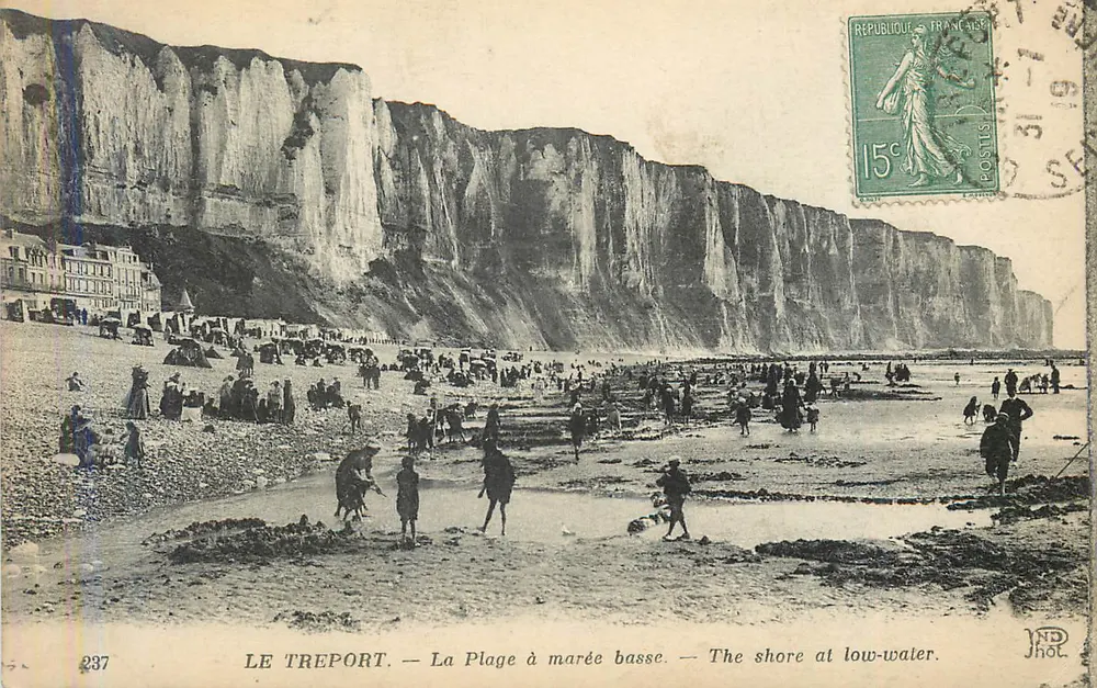 Le Tréport — A praia com maré baixa — JHD Phot. - Frente