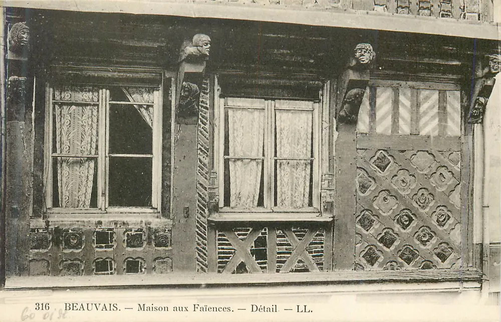 Beauvais — Maison aux Faïences — Détail — LL. - Recto