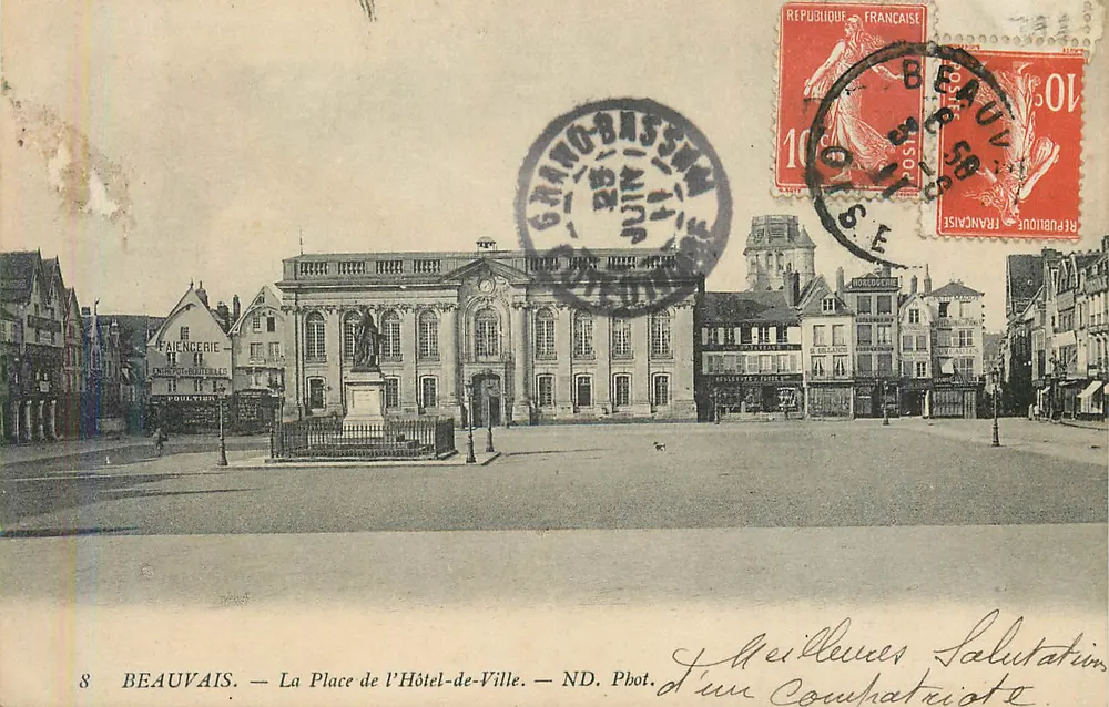 Beauvais — La Place de l'Hôtel-de-Ville — ND. Pbot. - Recto
