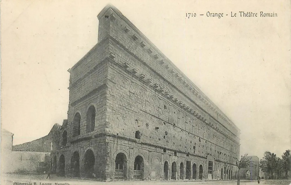 Orange - O Teatro Romano — Fototipia E. Lagonne, Marselha — n° 1710 - Frente