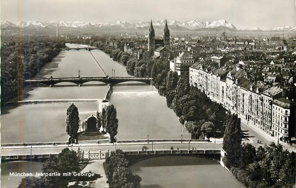 Munique. Isarpartie mit Gebirge — vista aérea do rio Isar e das montanhas nevadas - Frente