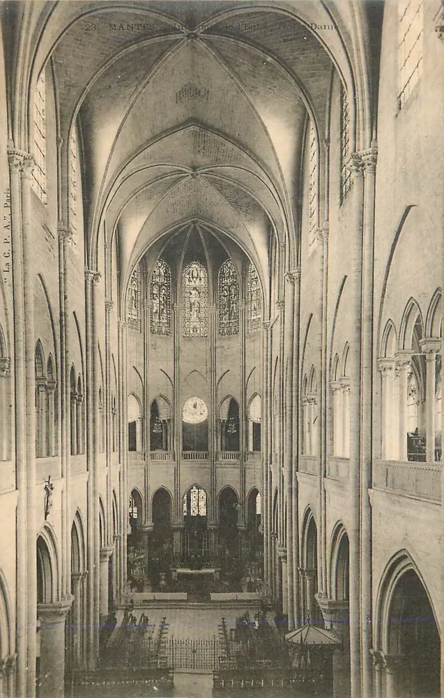 Mantes - Interior da Igreja Nossa Senhora — La C. P. A., Paris - Frente