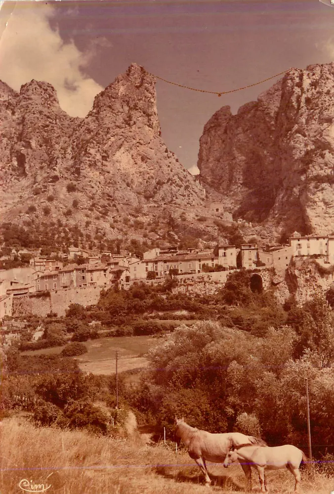 Village encaissé entre montagnes — Pimm — n° 107 - Recto