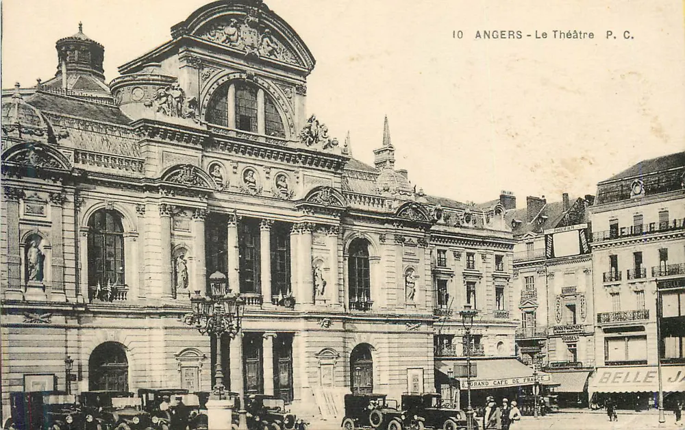 Angers - O Teatro P.C. - Frente