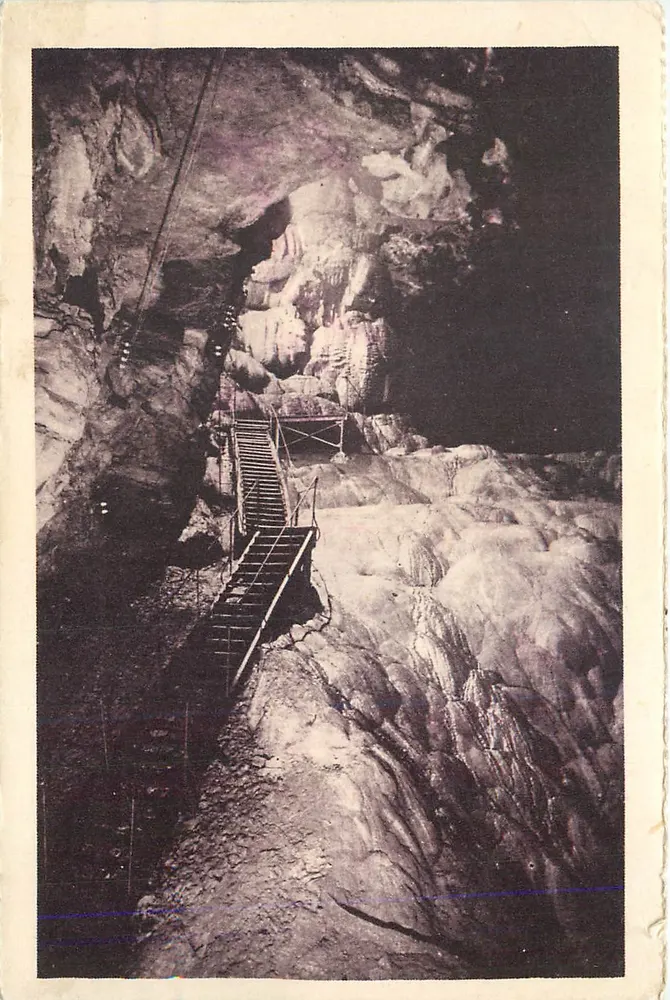 Grotte de la Véronique — Metalltreppe — Verlag nicht sichtbar - Vorderseite