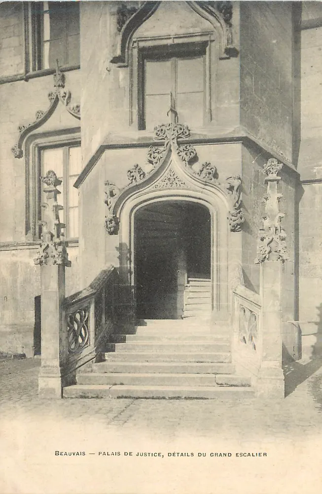 Beauvais — Palast der Gerechtigkeit, Details des großen Treppenhauses - Vorderseite
