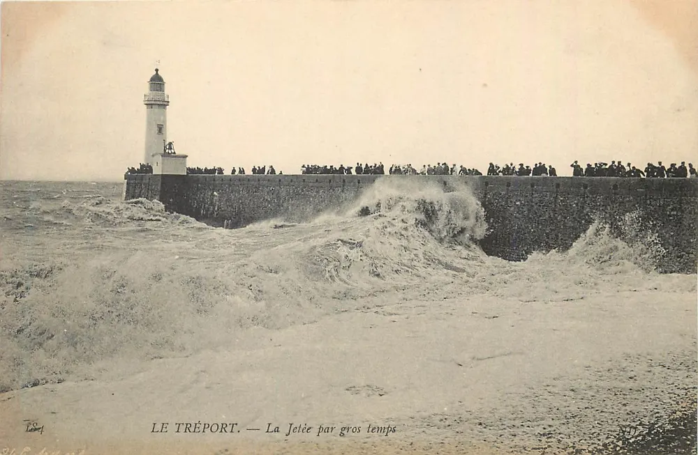 Le Tréport — A ponte em dia de tempestade — Editor L. C. Lefebvre, n° 117 - Frente