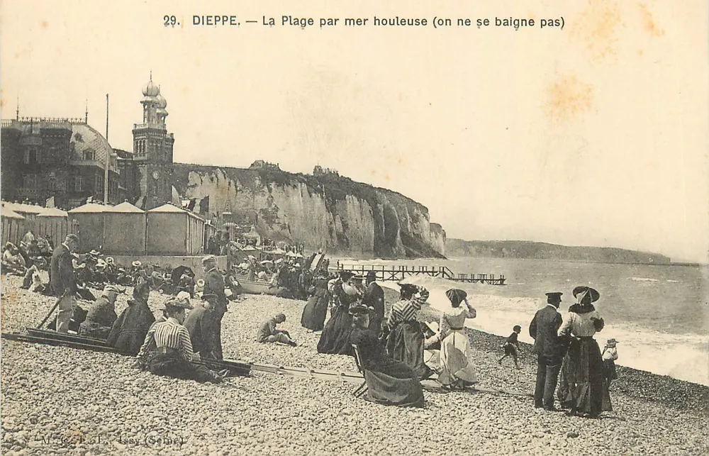 Dieppe — La Plage par mer houleuse (on ne se baigne pas) — N° 29, éditeur Issy (Sèvres) - Recto