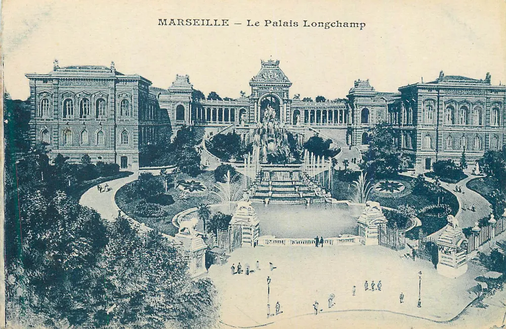 MARSEILLE — O Palácio Longchamp — vista do jardim com a fonte central - Frente