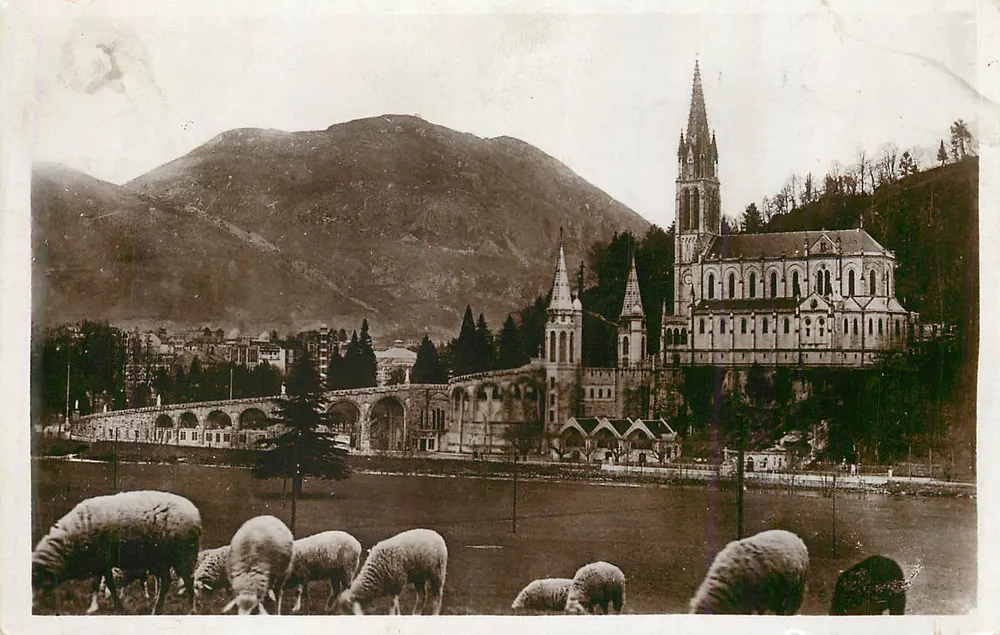 Igreja de São Pedro de Annecy — vista panorâmica — Annecy - Frente