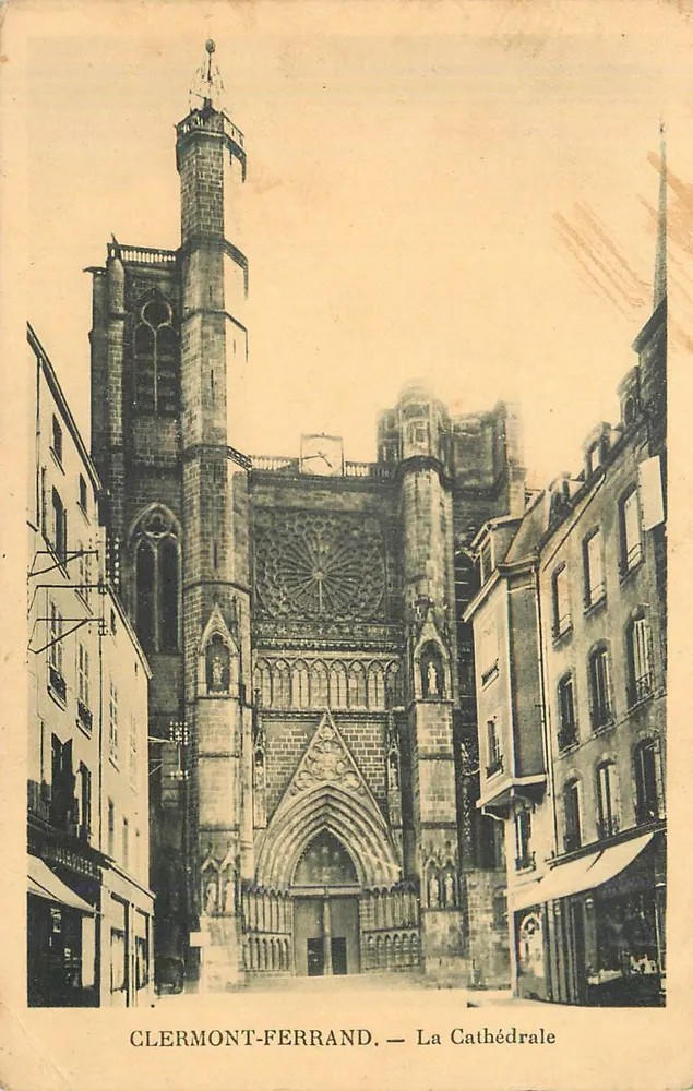 Clermont-Ferrand — A Catedral - Frente