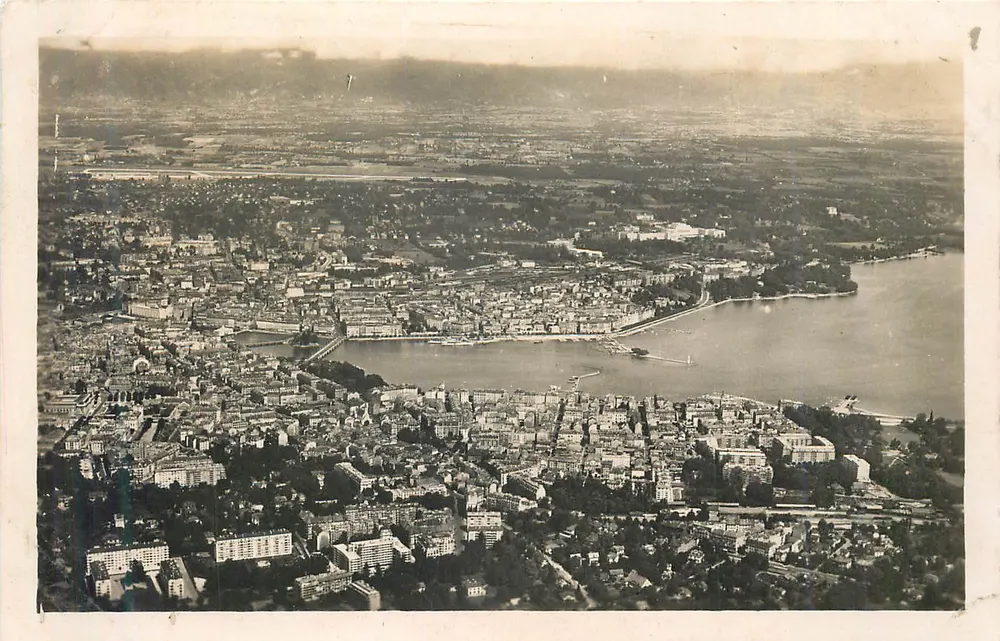 Widok z powietrza Genewy — jezioro Leman i miasto — wydawca nieznany - Awers