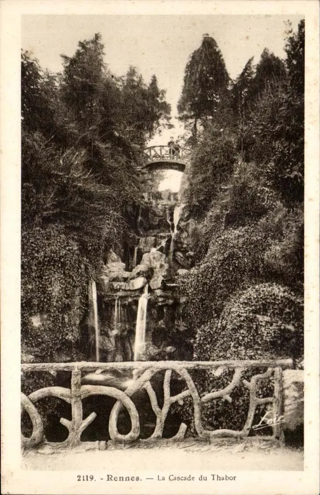 थैबोर के झरना — रेन्स — एडिटर लॉइक, संख्या 2119 - आगे